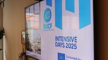 A visual of a screen saying Intensive Day